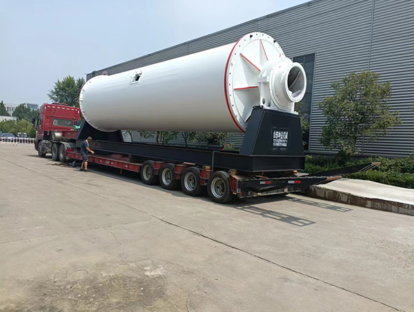 氧化鋁內(nèi)襯球磨機(jī)